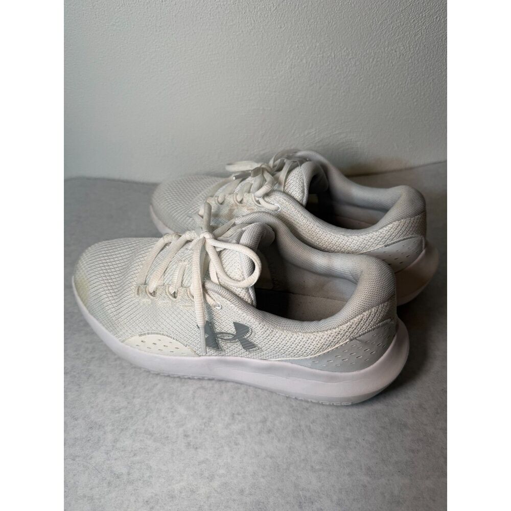 Woman's under armour sneakers